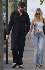 LOTTIE MOSS Spends Afternoon with a Mystery Man in Bayswater 04/29/2025