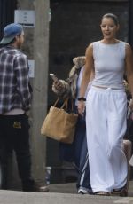 MAURA HIGGINS Leaves an East London Photo Studio 05/15/2025