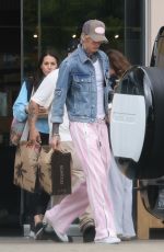 MEGAN FOX and MGK Grabbing Groceries from Erewhon Market in Los Angeles 05/04/2025