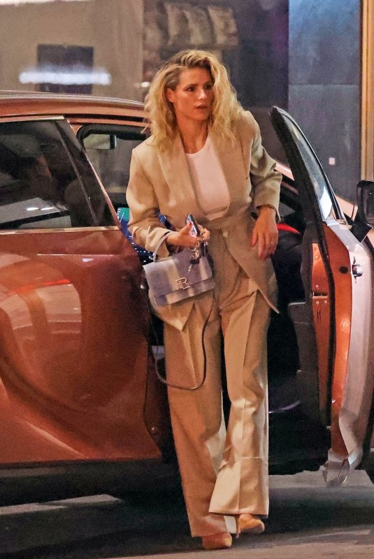 MICHELLE HUNZIKER Arrives at Her Home 05/03/2025