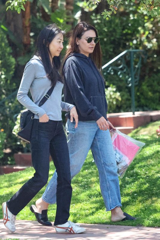 MILA KUNIS and a Friend Enjoyed Brunch at Beverly Hills Hotel 05/23/2025