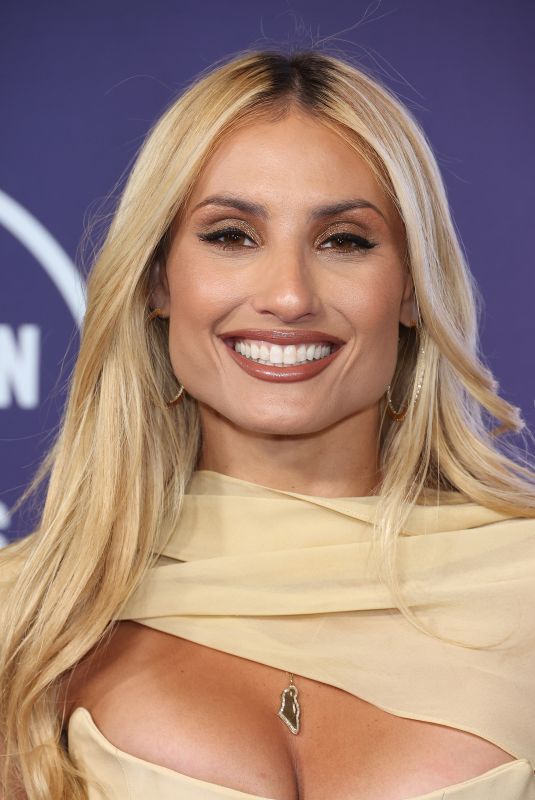 MONTANA TUCKER at 2025 American Music Awards in Las Vegas 05/26/2025