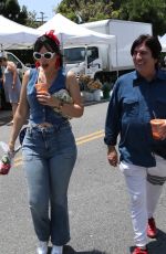 NATASHA and Martin BLASICK Shopping at Studio City Farmer