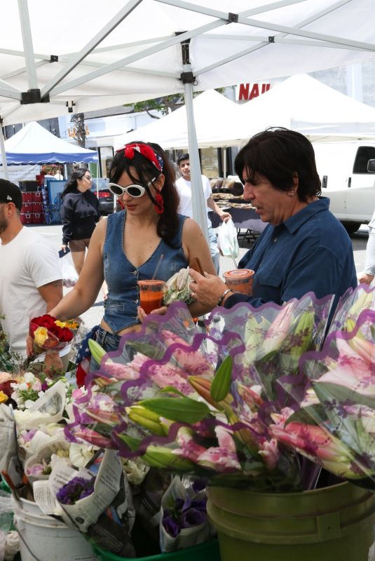 NATASHA and Martin BLASICK Shopping at Studio City Farmer
