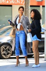 NICOLE MURPHY Out for Lunch with Friends at Via Alloro in Beverly Hills 05/07/2025