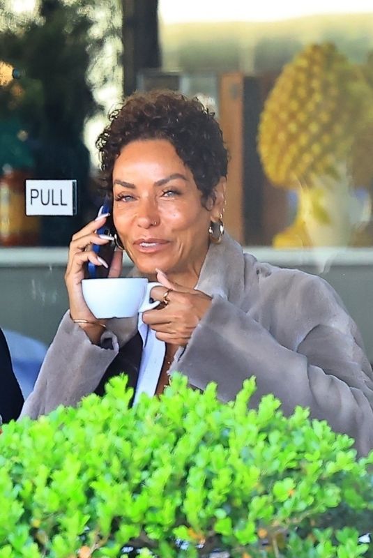 NICOLE MURPHY Out for Lunch with Friends at Via Alloro in Beverly Hills 05/07/2025