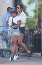 NICOLE MURPHY Stop at Erewhon for Hailey Bieber Smoothies 05/19/2025