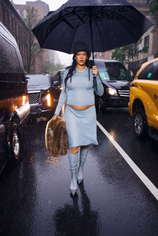 Pregnant RIHANNA Out and About in New York City 05/05/2025