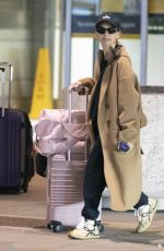 SARAH MICHELLE GELLAR Arrives at Toronto Airport 04/30/202530.04.2025 x11 | hqcelebcorner