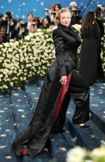 SARAH SNOOK at 2025 Met Gala Celebrating Superfine: Tailoring Black Style in New York 05/05/2025