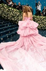 SHAKIRA at 2025 Met Gala Celebrating Superfine: Tailoring Black Style in New York 05/05/2025