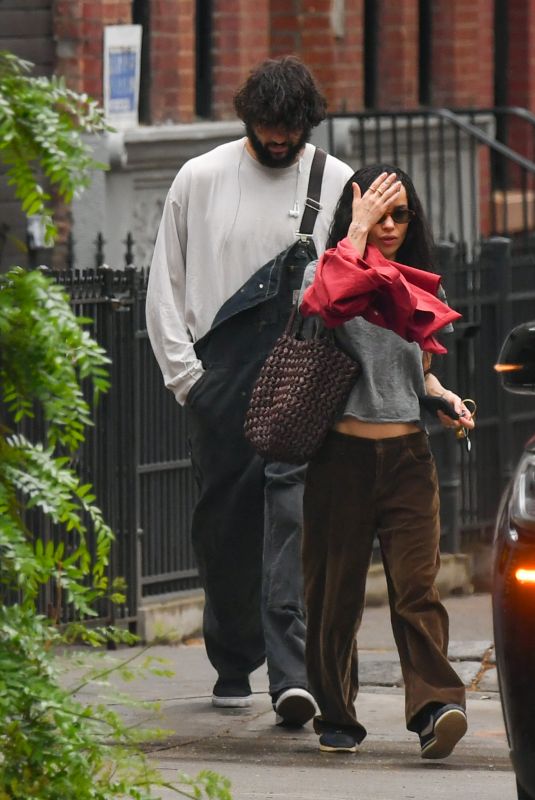 ZOE KRAVITZ Leaves Her Apartment in New York City 05/04/2025