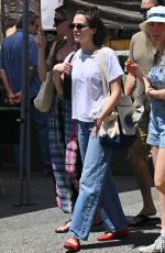 ZOEY and MADELYN DEUTCH Out with Their Mom LEA THOMPSON in Los Angeles 05/11/2025