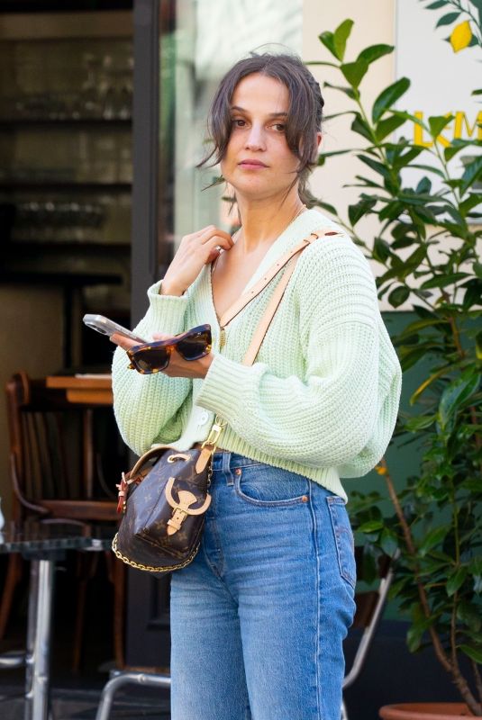 ALICIA VIKANDER Waiting for a Taxi Out in London 06/16/2025
