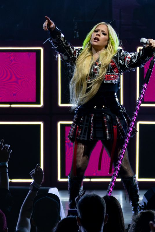 AVRIL LAVIGNE Performs at Empower FCU Amphitheater in Syracuse 05/28/2025
