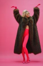 BRIANNE HOWEY for Schon! Magazine, June 2025