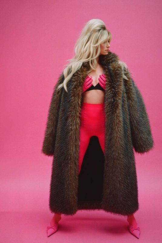 BRIANNE HOWEY for Schon! Magazine, June 2025