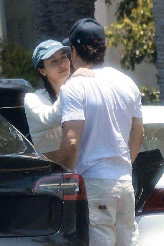 CAYLEE COWAN and Casey Affleck on a Lunch Date at All Time in Los Feliz 06/07/2025