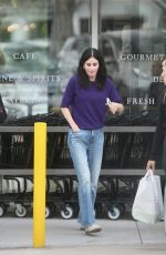 COURTENEY COX Out for Lunch with Friends at Jaydes in Beverly Hills 06/04/2025