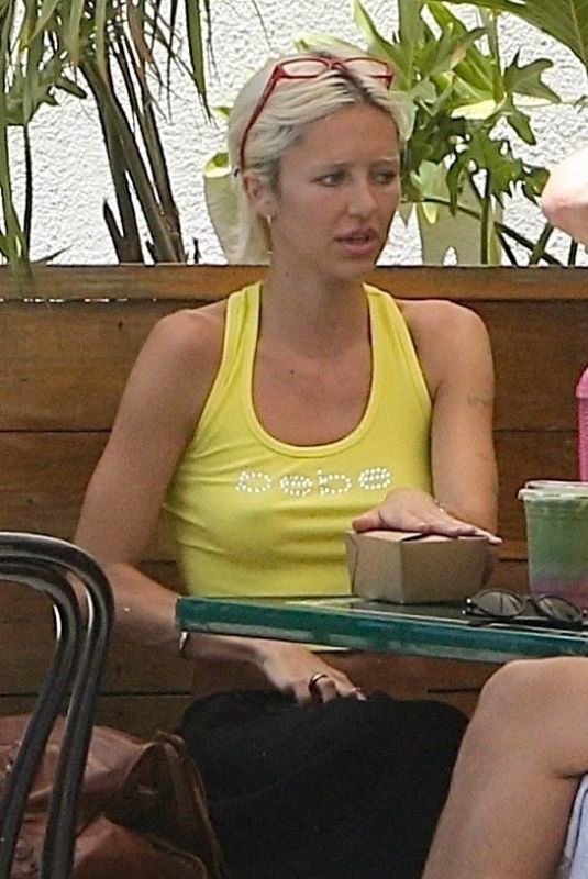 DELILAH HAMLIN Out for Lunch in West Hollywood 06/28/2025