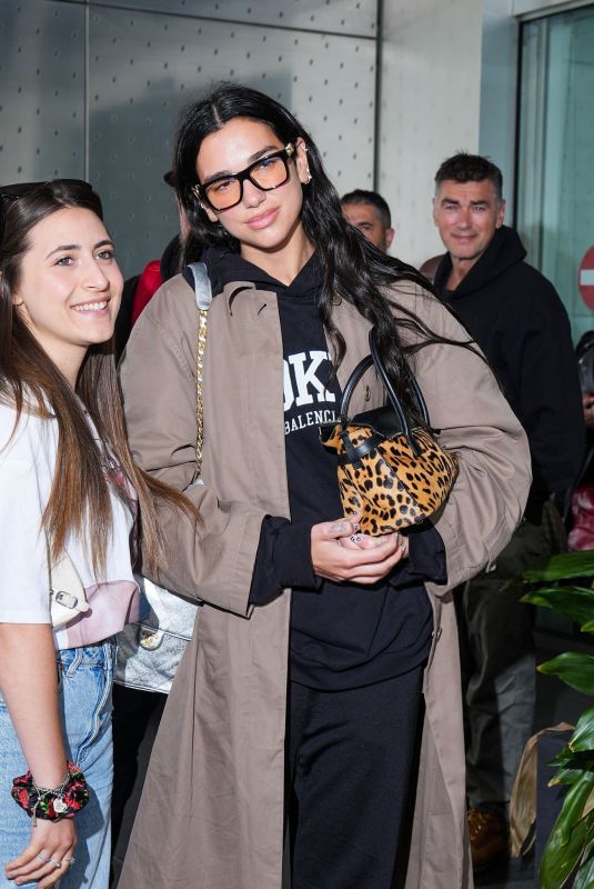 DUA LIPA Takes Photos with a Fan at Milan Airport 06/05/2025