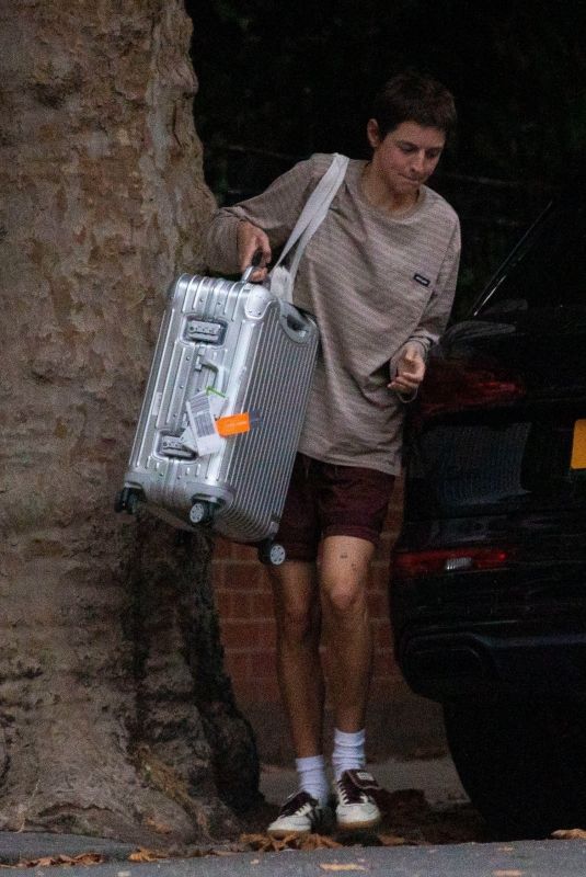 EMMA CORRIN Out at a Pub Following Split from Rami Malek 06/26/2025