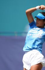 EMMA RADUCANU Practices for Lexus Eastbourne Open in Eastbourne 06/23/2025