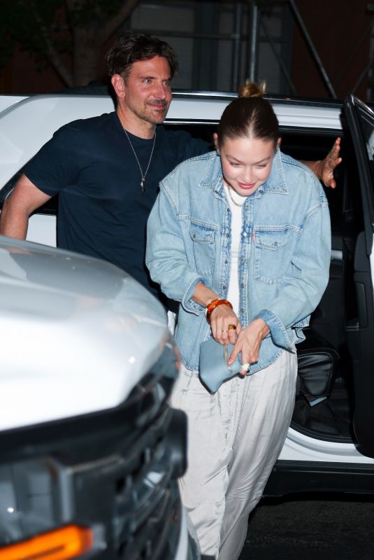 GIGI HADID and Bradley Cooper Arrives at His House in New York 06/13/2025