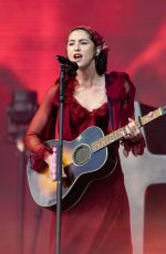 GRACIE ABRAMS Performs at Glastonbury Festival 2025 in Glastonbury 06/27/2025
