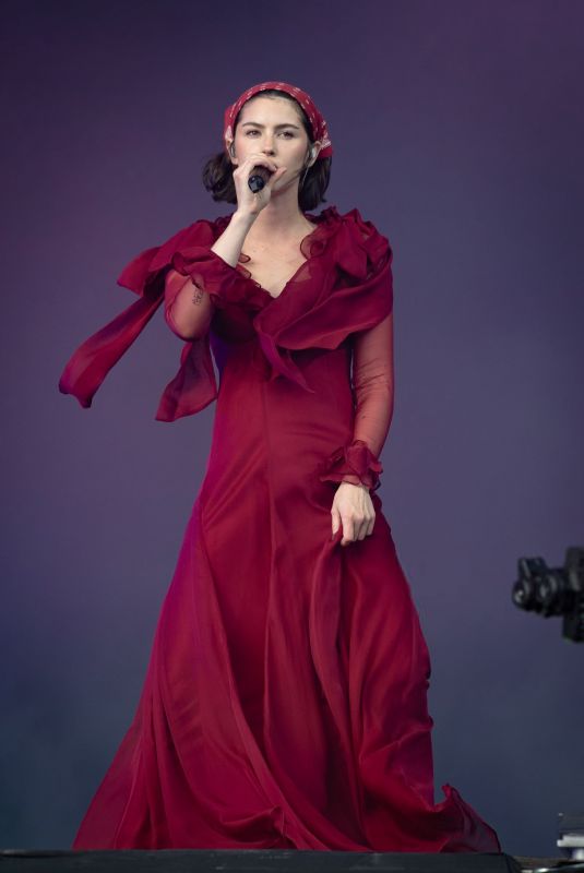 GRACIE ABRAMS Performs at Glastonbury Festival 2025 in Glastonbury 06/27/2025