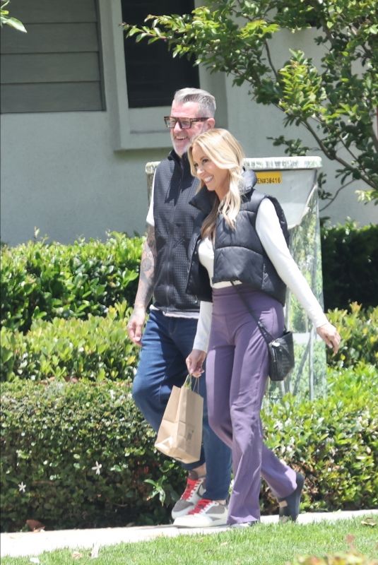 JEANIE BUSS Heading to Farmers Market with Her Husband in Los Angeles 06/21/2025