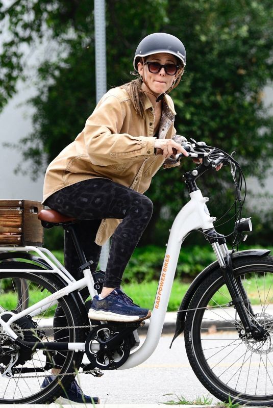 JENNIFER GARNER Out for Bike Ride in Brentwood 06/01/2025