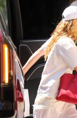JENNIFER LAWRENCE Returns from a Shopping Trip for Beauty Supplies in New York City 06/25/2025