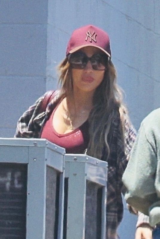 JENNIFER LOPEZ Takes Her Faughter to a Studio in Los Angeles 06/19/2025