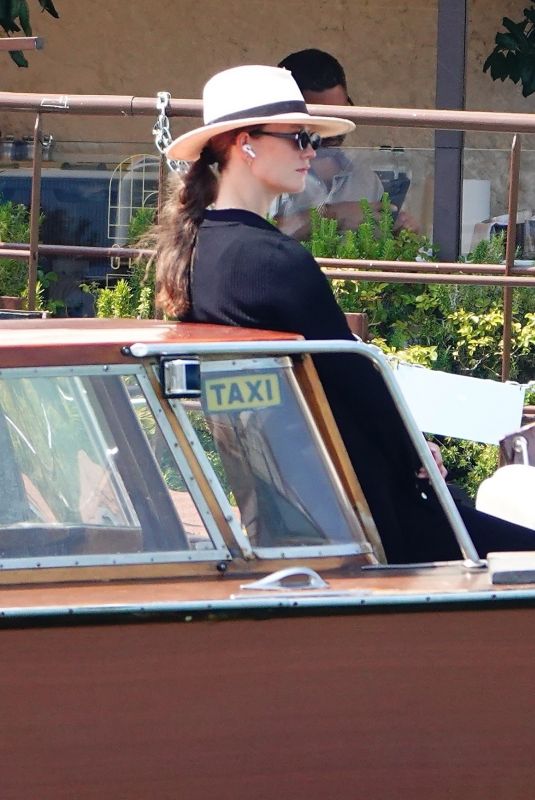 KARLIE KLOSS Arrives in Venice 06/26/2025
