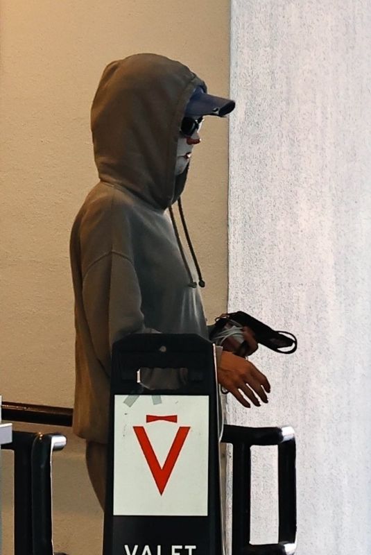 KATY PERRY Leaves a Medical Spa Building in Los Angeles 05/30/2025