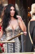 KIM and KHLOE KARDASHIAN Arrives at Jeff Bezos Wedding in Venice 06/27/2025