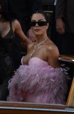 KIM and KHLOE KARDASHIAN En Route to Jeff Bezos