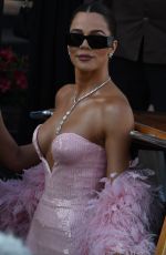 KIM and KHLOE KARDASHIAN En Route to Jeff Bezos