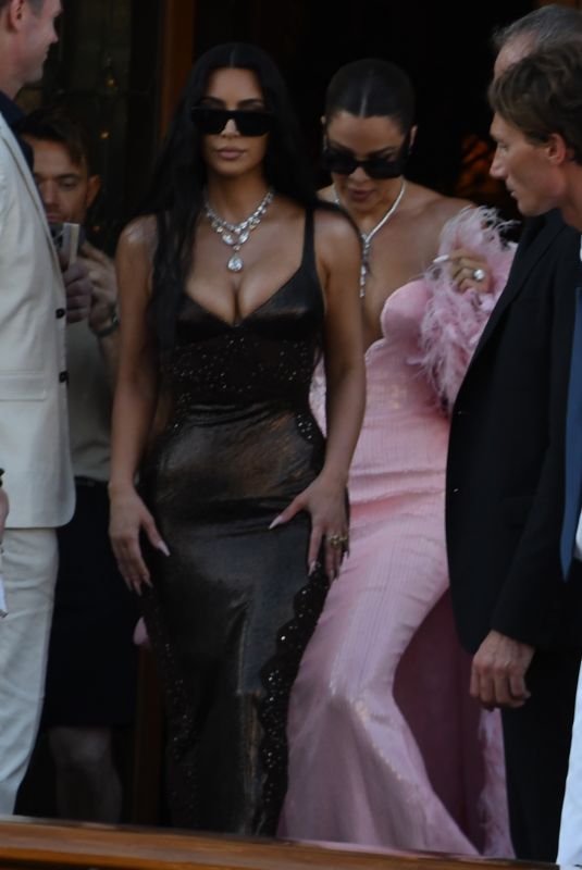 KIM and KHLOE KARDASHIAN En Route to Jeff Bezos’ Wedding in Venice 06/27/2025