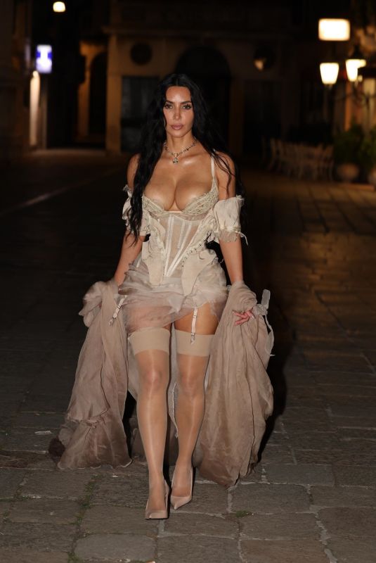 KIM KARDASHIAN Heading to Jeff Bezos Wedding Afterparty in Venice 06/28/2025