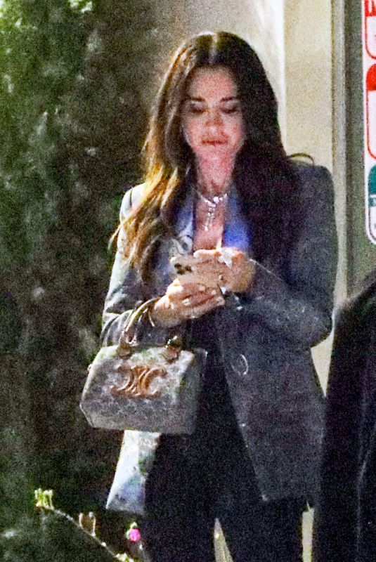 KYLE RICHARDS and DORIT KEMSLEY Enjoying Dinner at Alba Restaurant in Los Angeles 06/10/2025