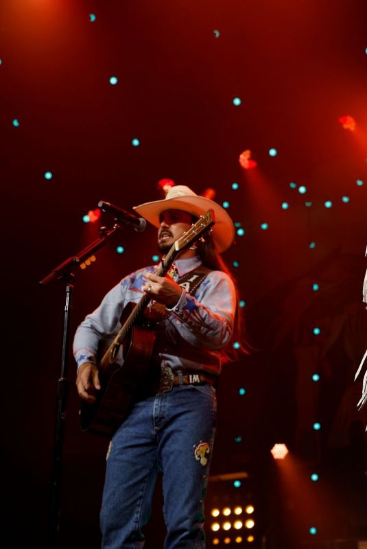 LAINEY WILSON Performs at Ian Munsick: Horses Are Faster Tour in Nashville 04/17/2025