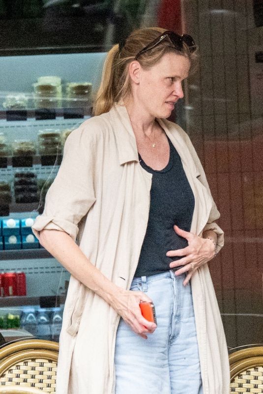 LARA STONE Outside Roni