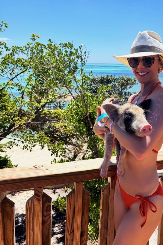 LAURA VANDERVOORT - Instagram Photos 06/23/2025