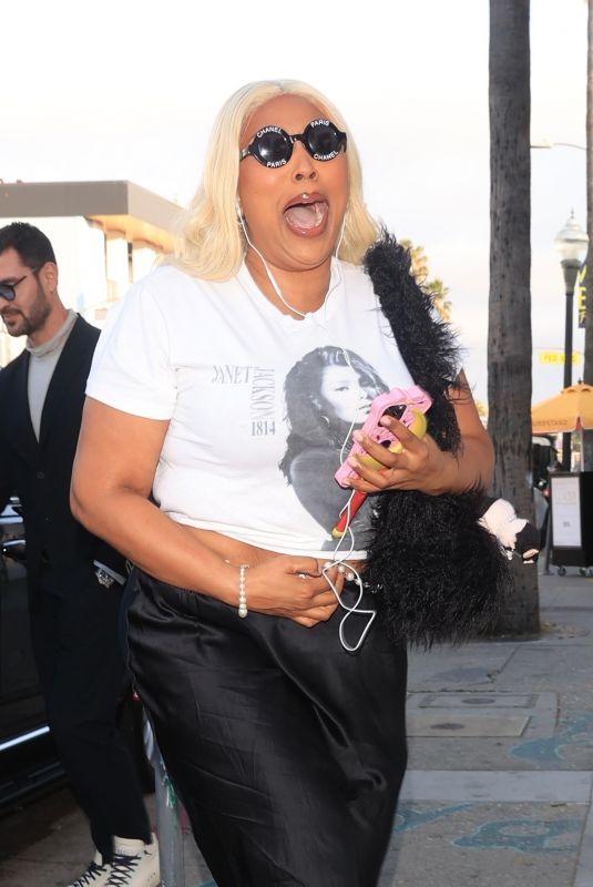 LIZZO Out for Dinner in West Hollywood 06/13/2025