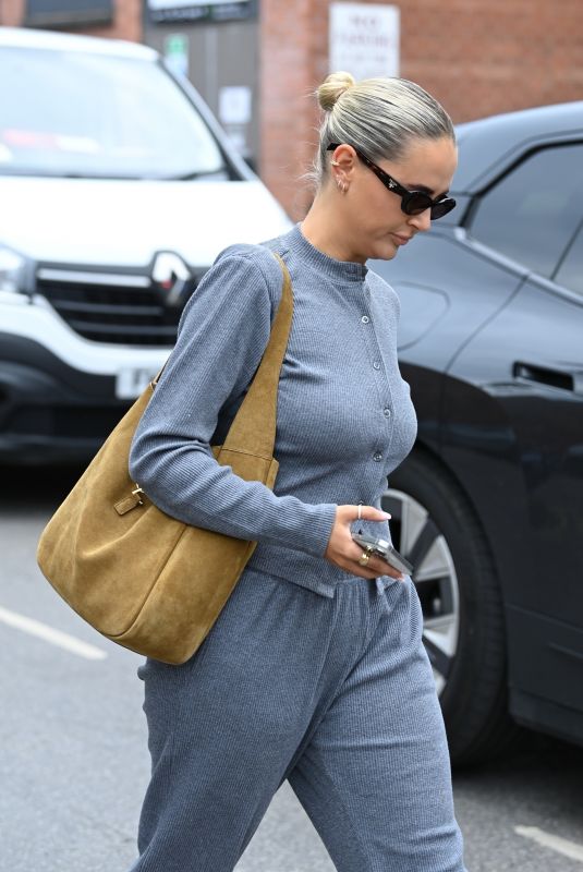 MOLLY MAE HAGUE Leaves an Office in Altrincham 06/12/2025