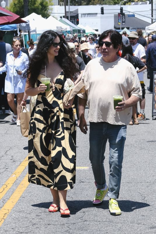 NATASHA and Martin BLASICK Shopping at Studio City Farmer