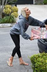 NICOLE YOUNG Picking up a Vintage Farrah Fawcett Puzzle in Los Angeles 06/10/2025