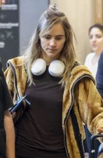 SUKI WATERHOUSE Arrives Down Under Ahead of Her Melbourne Concerts 06/04/2025